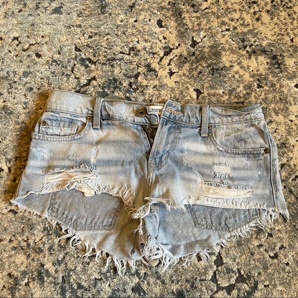 Light wash pistola jean shorts